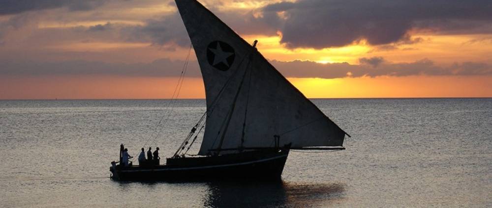 Cruzeiro dhow ao pôr do sol em Nungwi